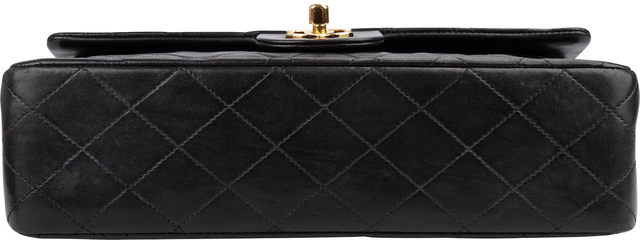 Chanel Quilted Lambskin Medium 24K Gold Double Flap Shoulder Bag Zwart