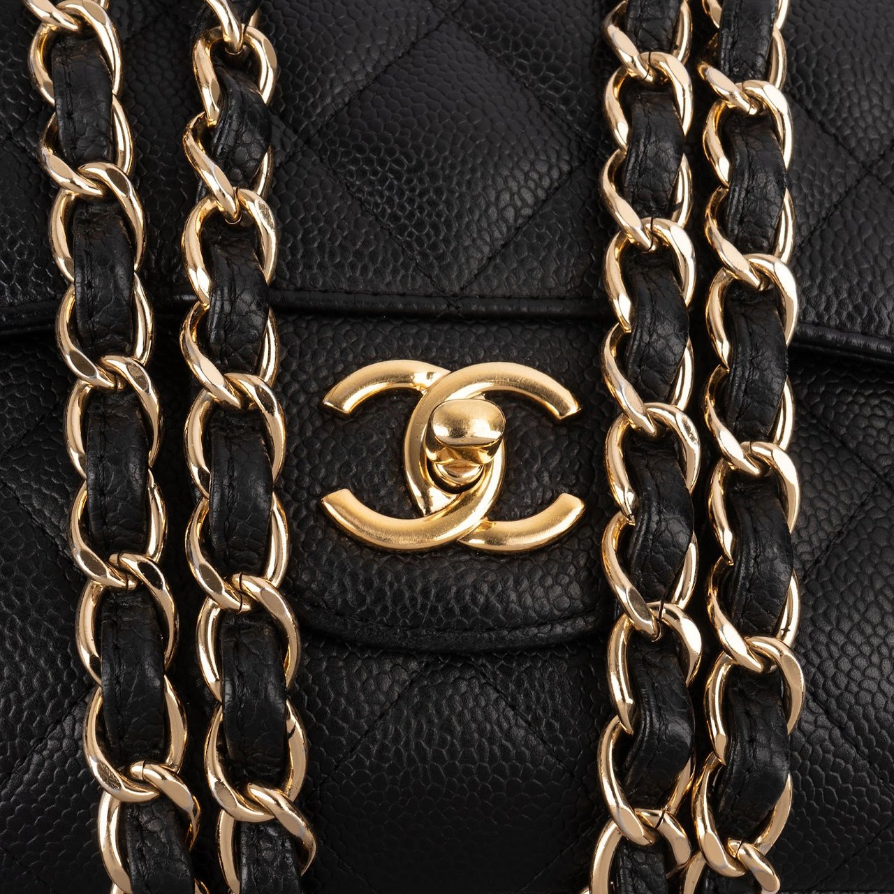 Chanel Quilted Caviar Leather Jumbo Double Flap Crossbody Bag Zwart