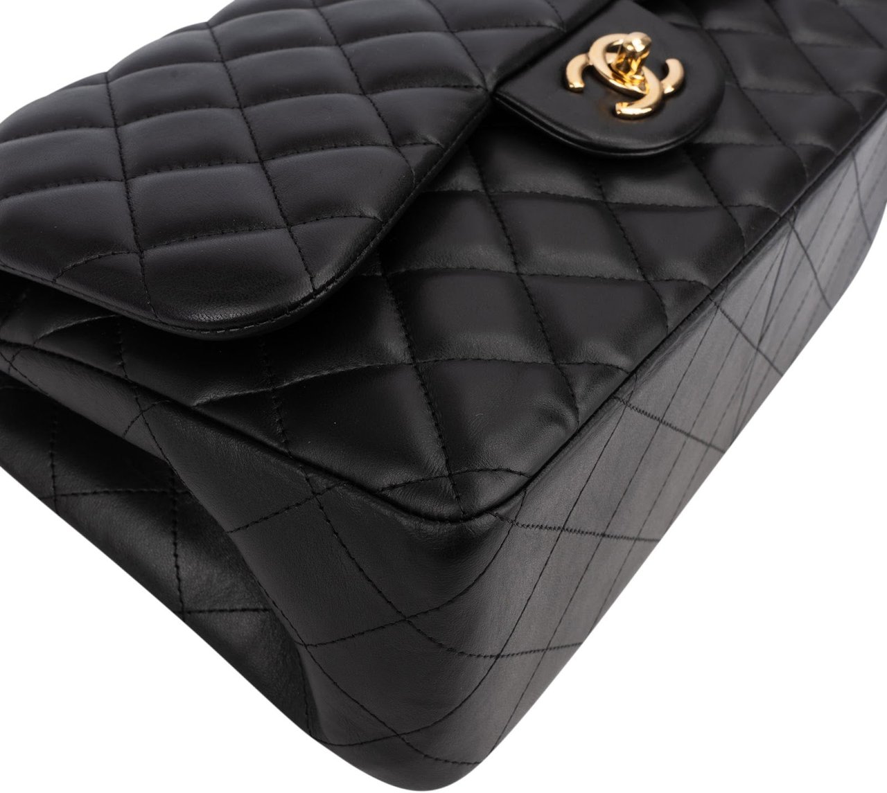 Chanel Quilted Lambskin Jumbo Double Flap Crossbody Bag Zwart