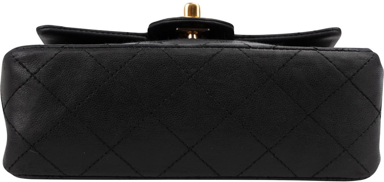 Chanel Quilted Lambskin Mini Rectangular 24K Gold Single Flap Crossbody Bag Zwart