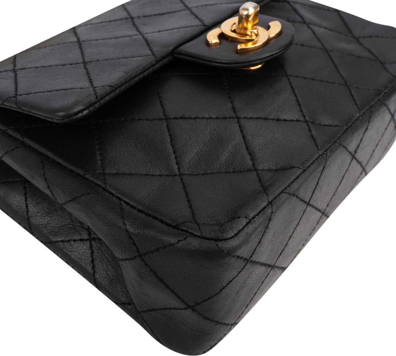Chanel Quilted Lambskin Mini Rectangular 24K Gold Single Flap Crossbody Bag Zwart