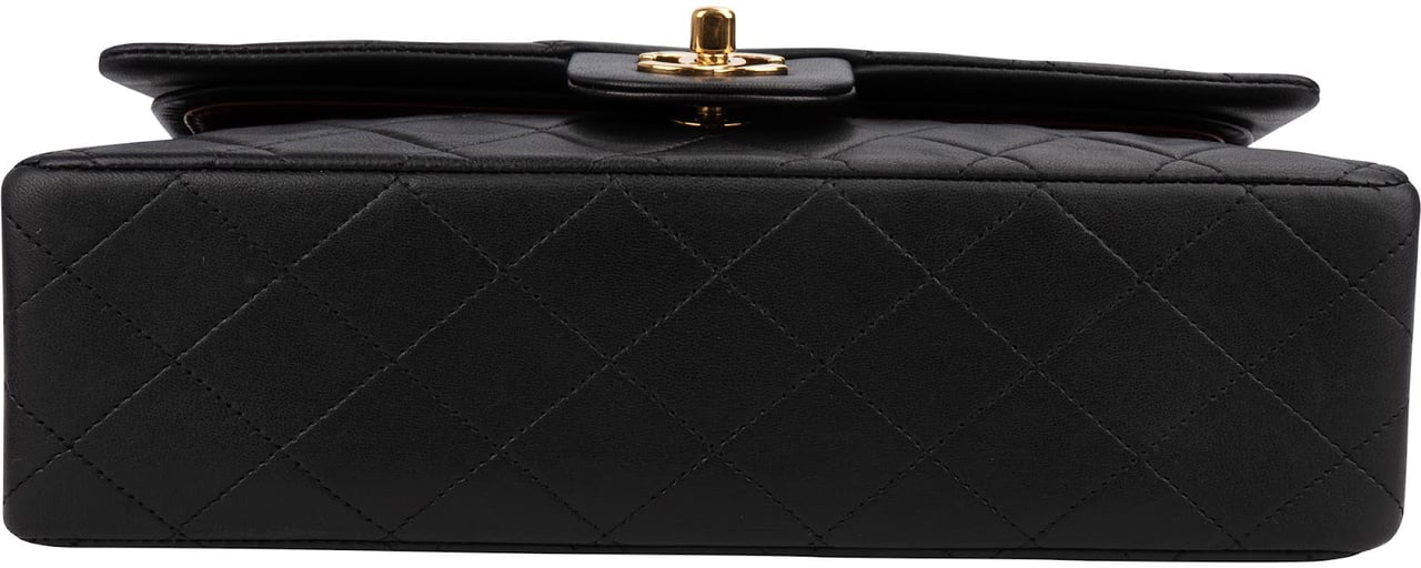 Chanel Quilted Lambskin Medium 24K Gold Double Flap Shoulder Bag Zwart