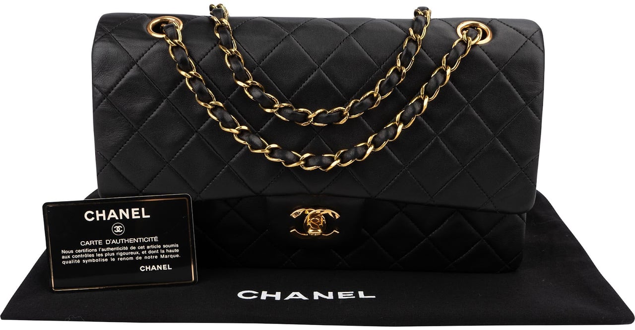 Chanel Quilted Lambskin Medium 24K Gold Double Flap Shoulder Bag Zwart
