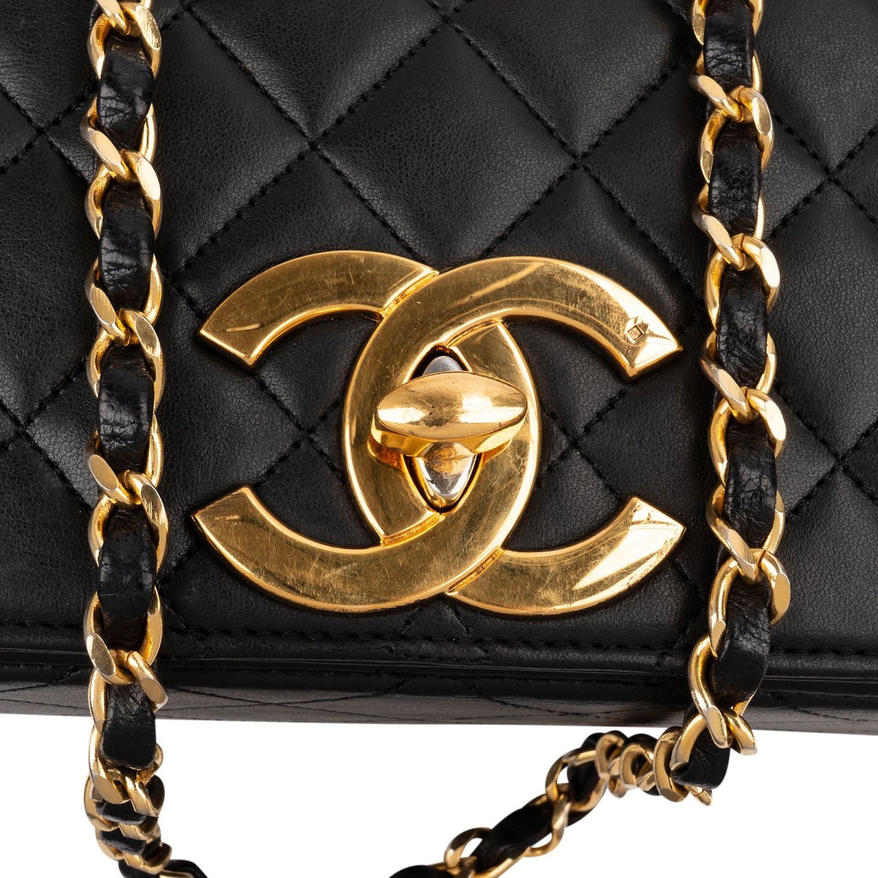 Chanel Quilted Lambskin 24K Gold Single Flap Shoulder Bag Zwart