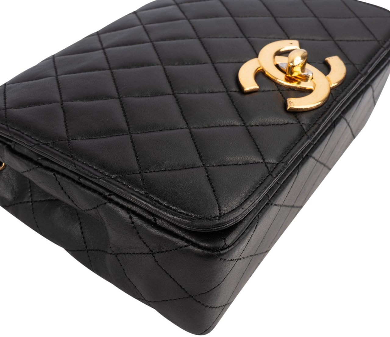 Chanel Quilted Lambskin 24K Gold Single Flap Shoulder Bag Zwart