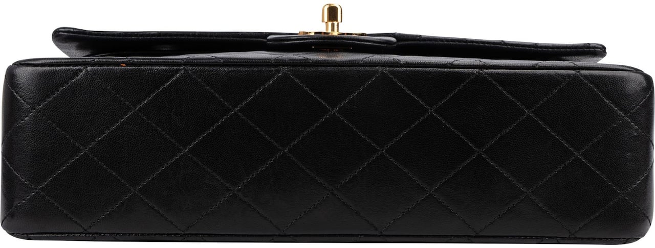 Chanel Quilted Lambskin Medium 24K Gold Double Flap Shoulder Bag Zwart
