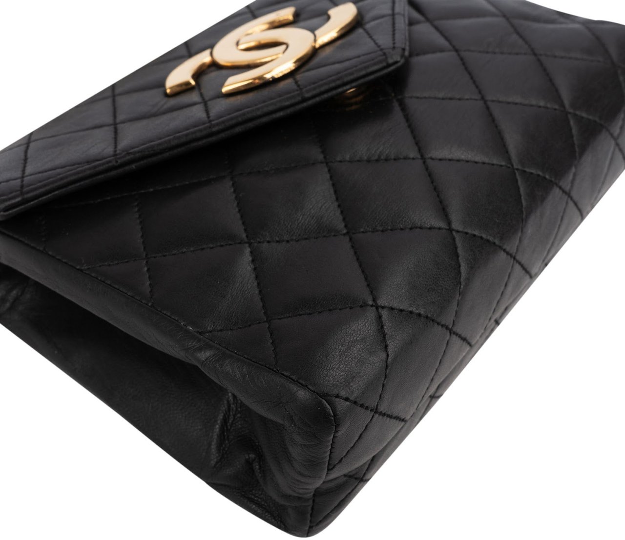 Chanel Quilted Lambskin CC Envelope Small 24K Gold Single Flap Crossbody Bag Zwart