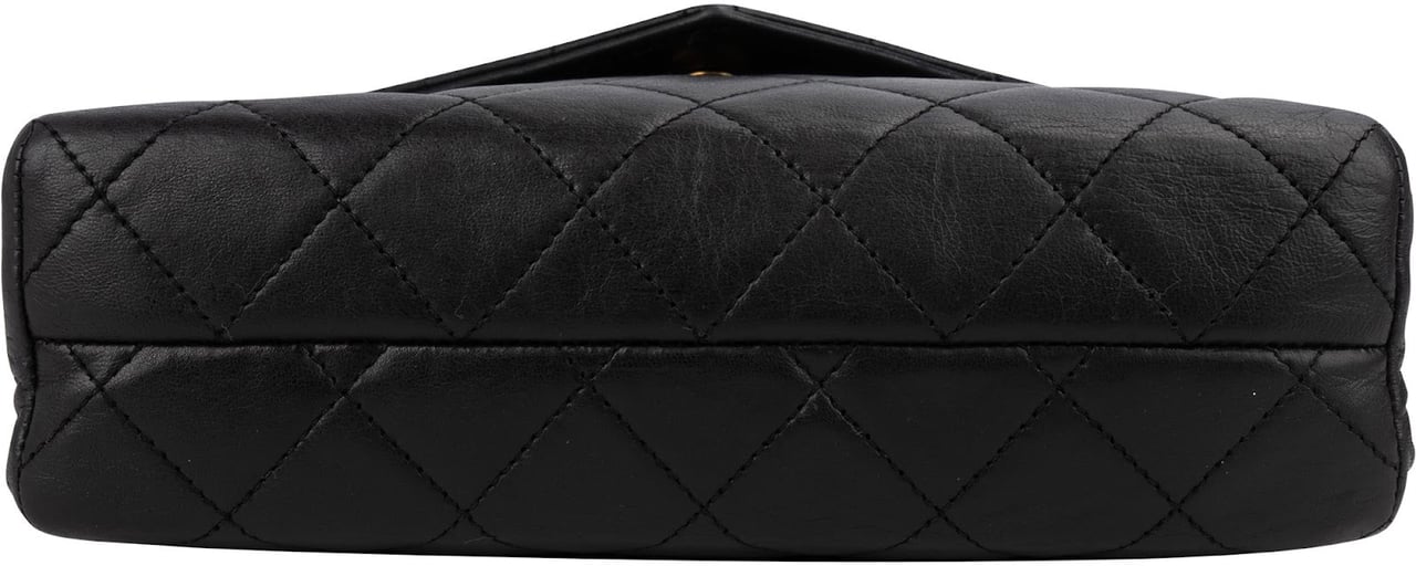 Chanel Quilted Lambskin CC Envelope Small 24K Gold Single Flap Crossbody Bag Zwart