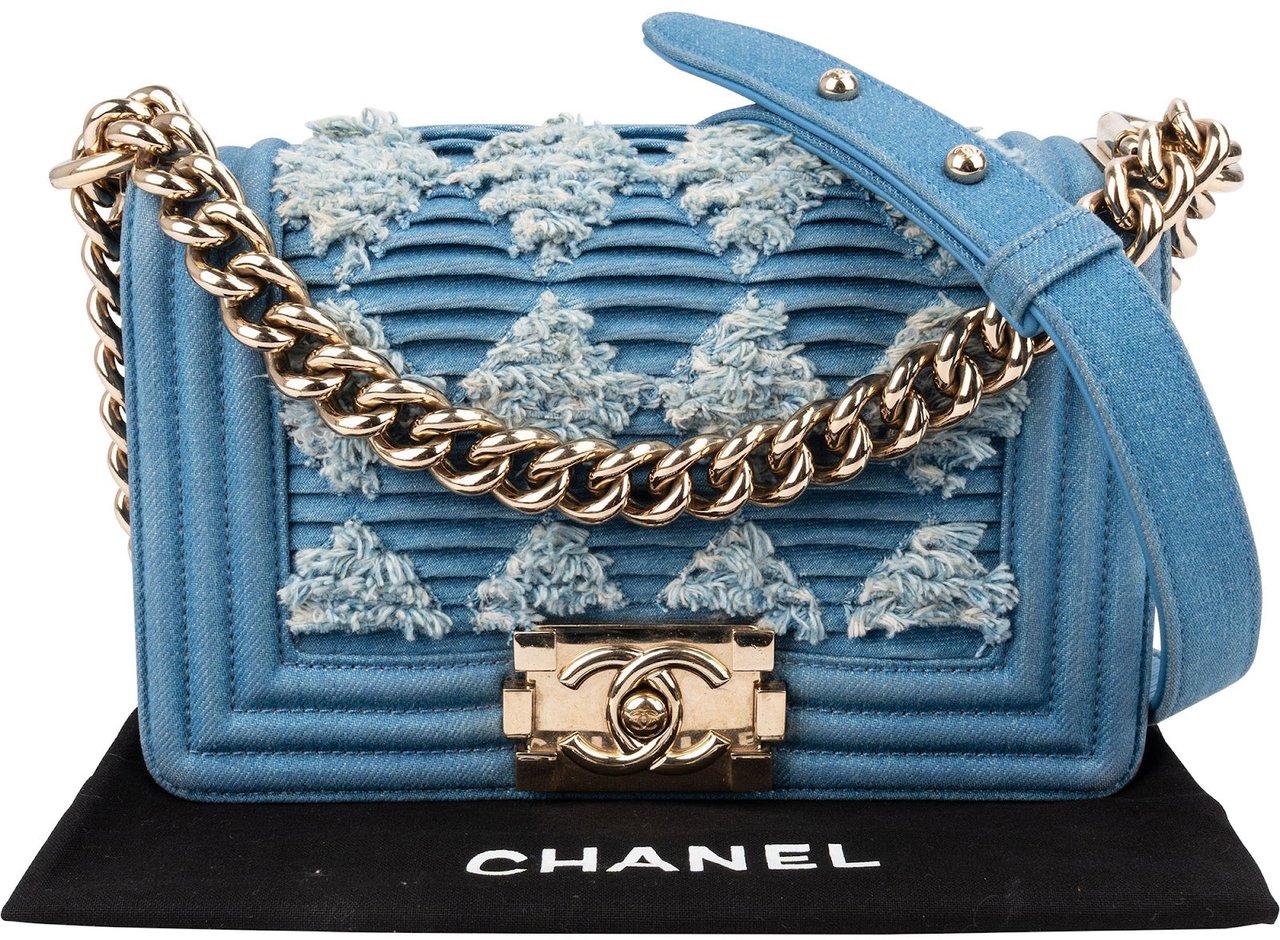 Chanel Denim Frayed Chevron Pleated Small Boy Crossbody Bag Blauw