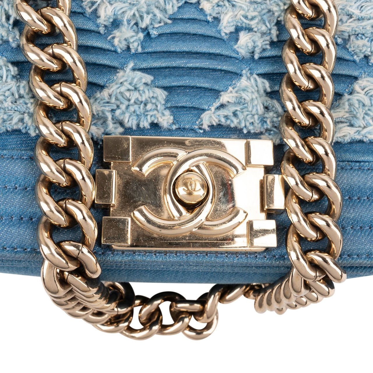 Chanel Denim Frayed Chevron Pleated Small Boy Crossbody Bag Blauw