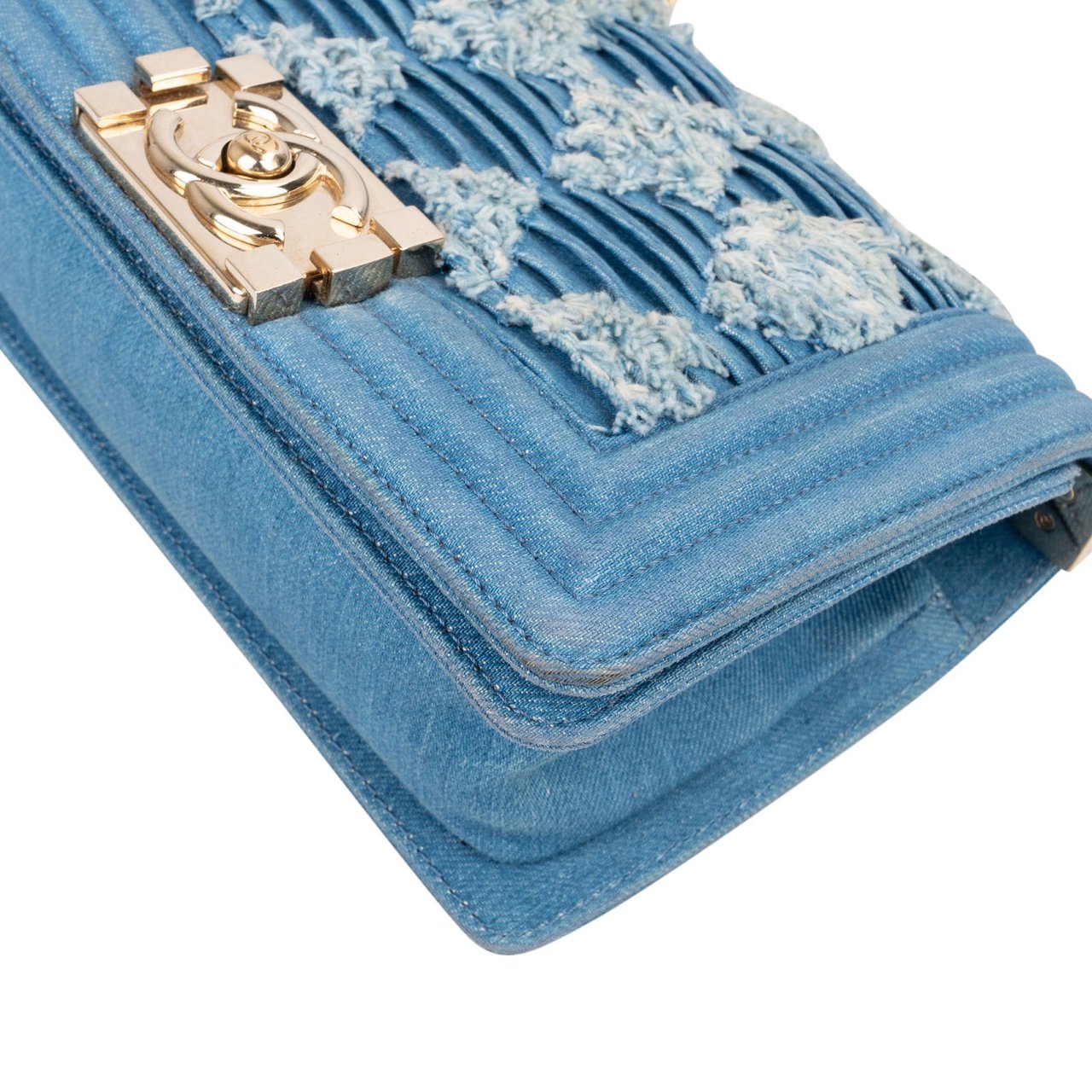 Chanel Denim Frayed Chevron Pleated Small Boy Crossbody Bag Blauw