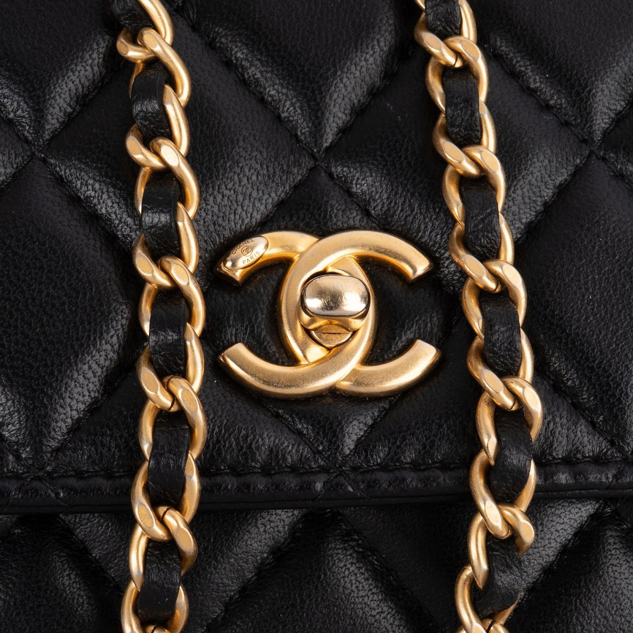 Chanel Quilted Lambskin Pearl Crush Wallet On Chain Crossbody Bag Zwart