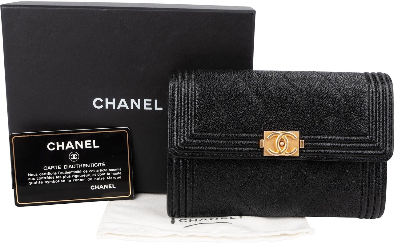 Chanel Caviar Leather Small Boy Wallet Zwart