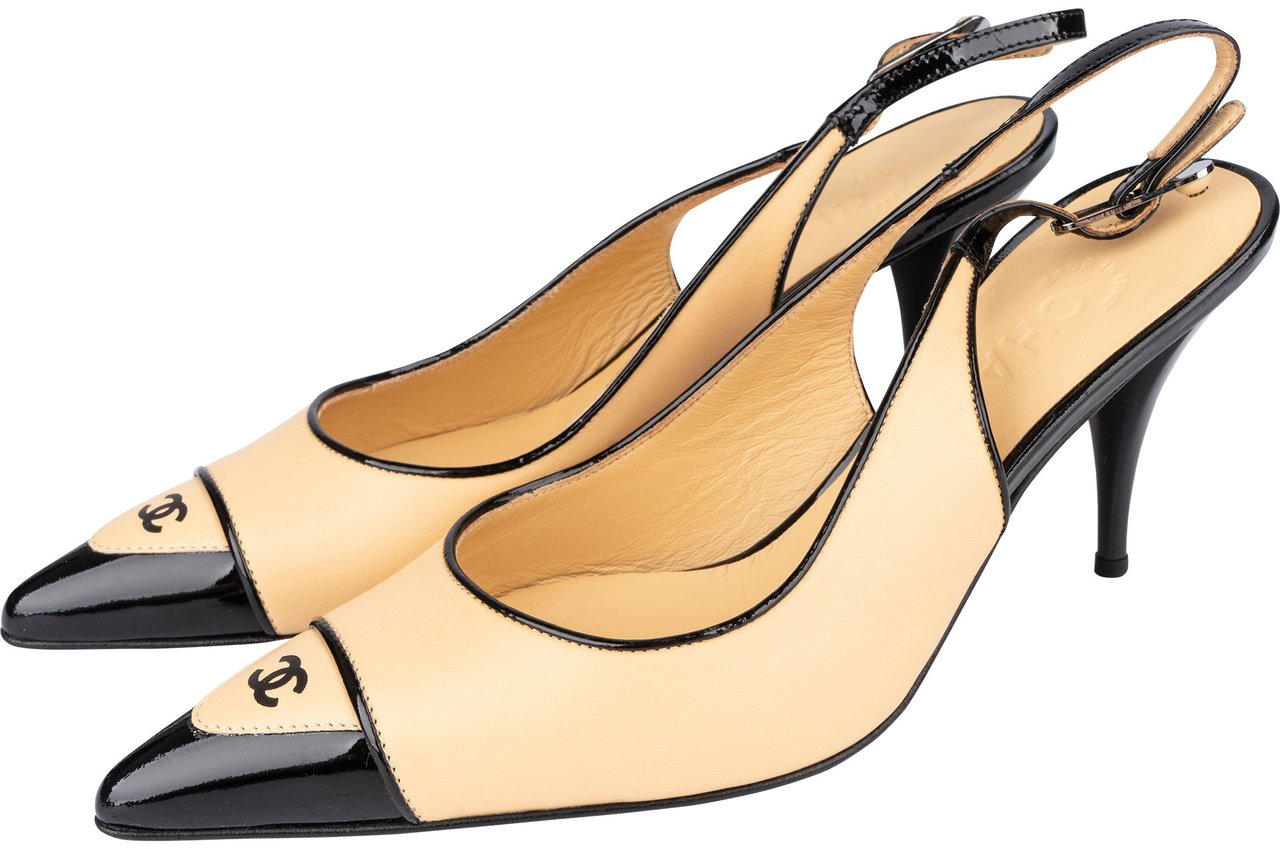 Chanel Chanel Bicolor CC Leather Pumps (35) Divers