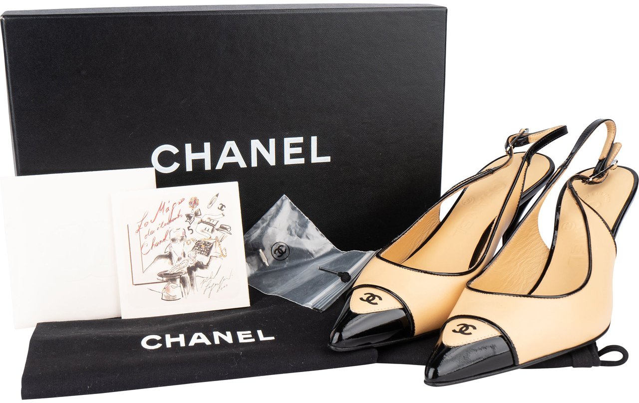 Chanel Chanel Bicolor CC Leather Pumps (35) Divers