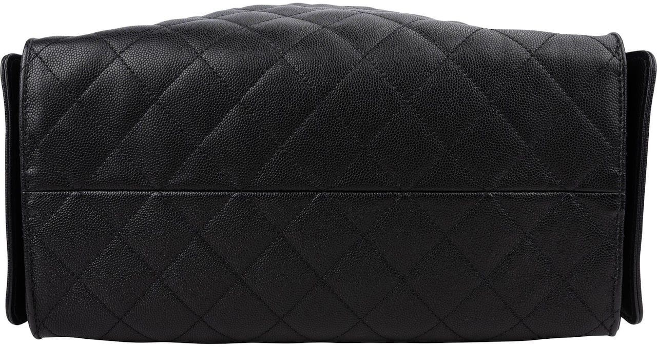 Chanel 25 Caviar Leather CC Drawstring Shoulder Bag Zwart