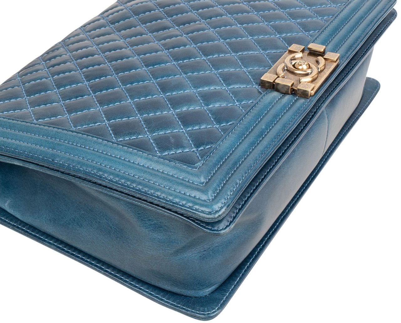 Chanel Quilted Calfskin Jumbo Boy Crossbody Bag Blauw