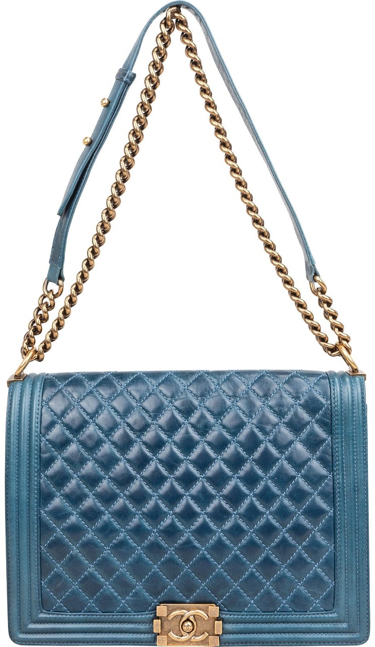 Chanel Quilted Calfskin Jumbo Boy Crossbody Bag Blauw
