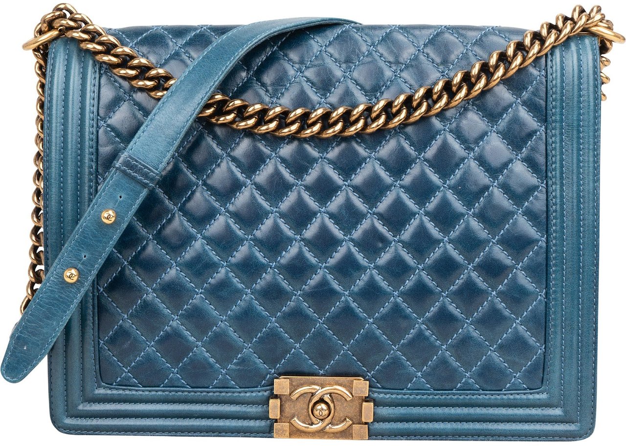 Chanel Quilted Calfskin Jumbo Boy Crossbody Bag Blauw