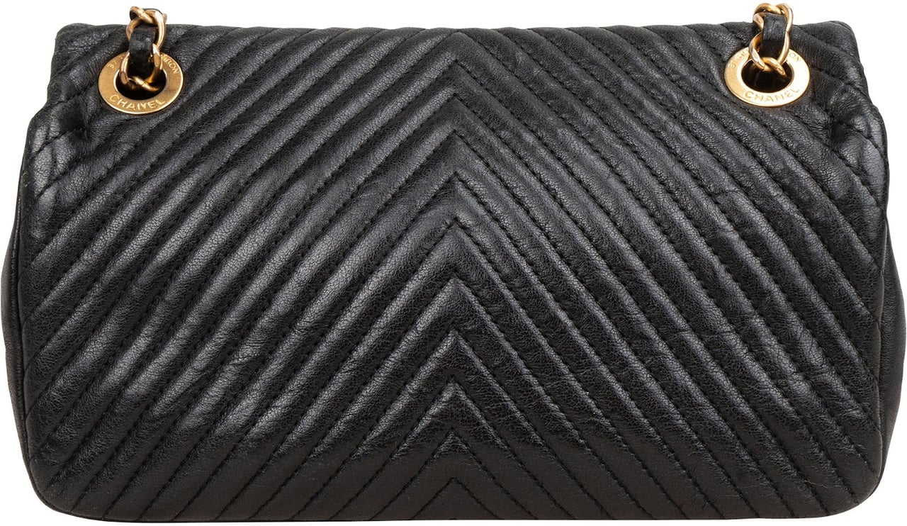 Chanel Quilted Lambskin Chevron Single Flap Crossbody Bag Zwart
