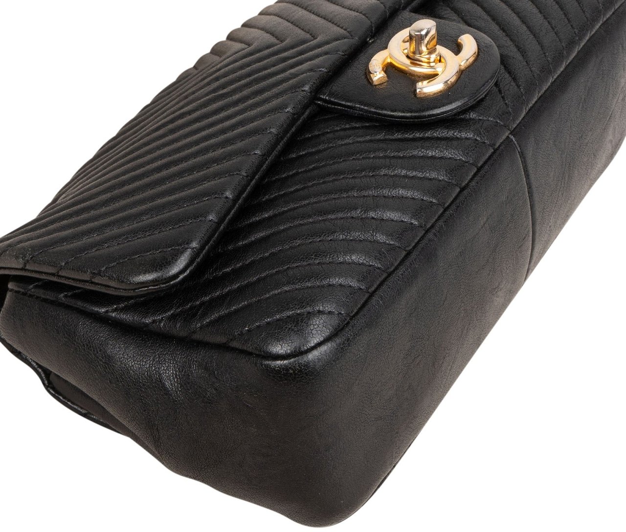 Chanel Quilted Lambskin Chevron Single Flap Crossbody Bag Zwart
