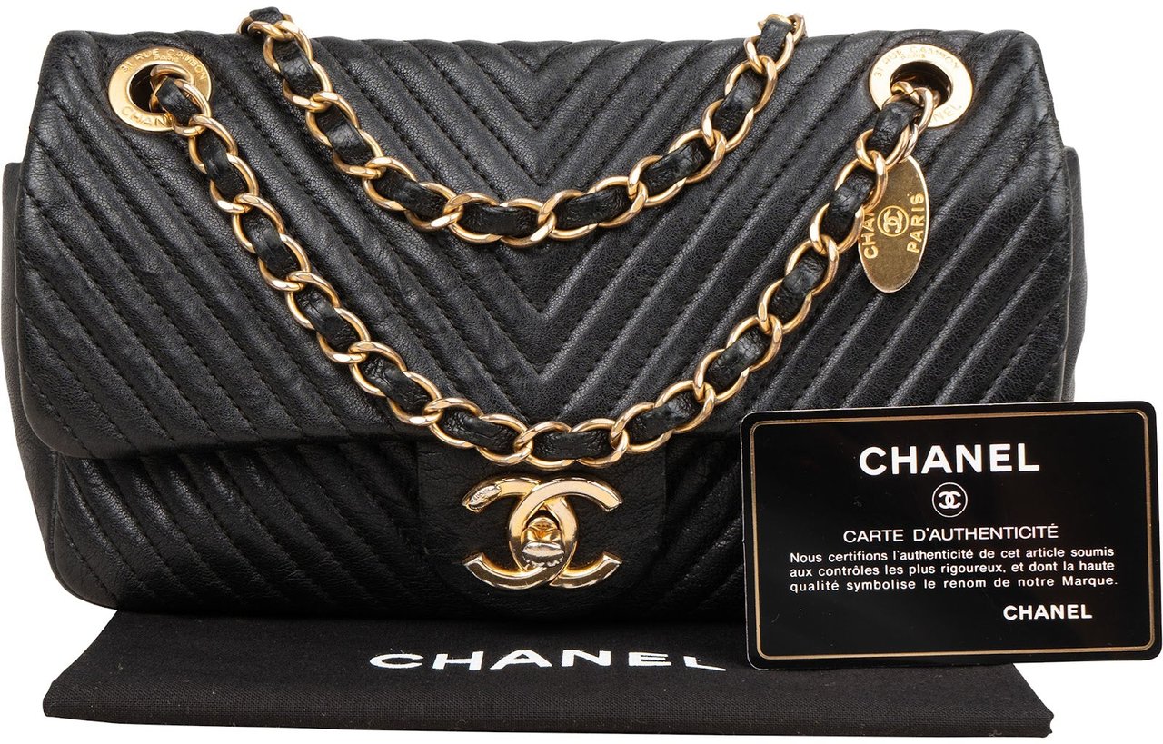 Chanel Quilted Lambskin Chevron Single Flap Crossbody Bag Zwart