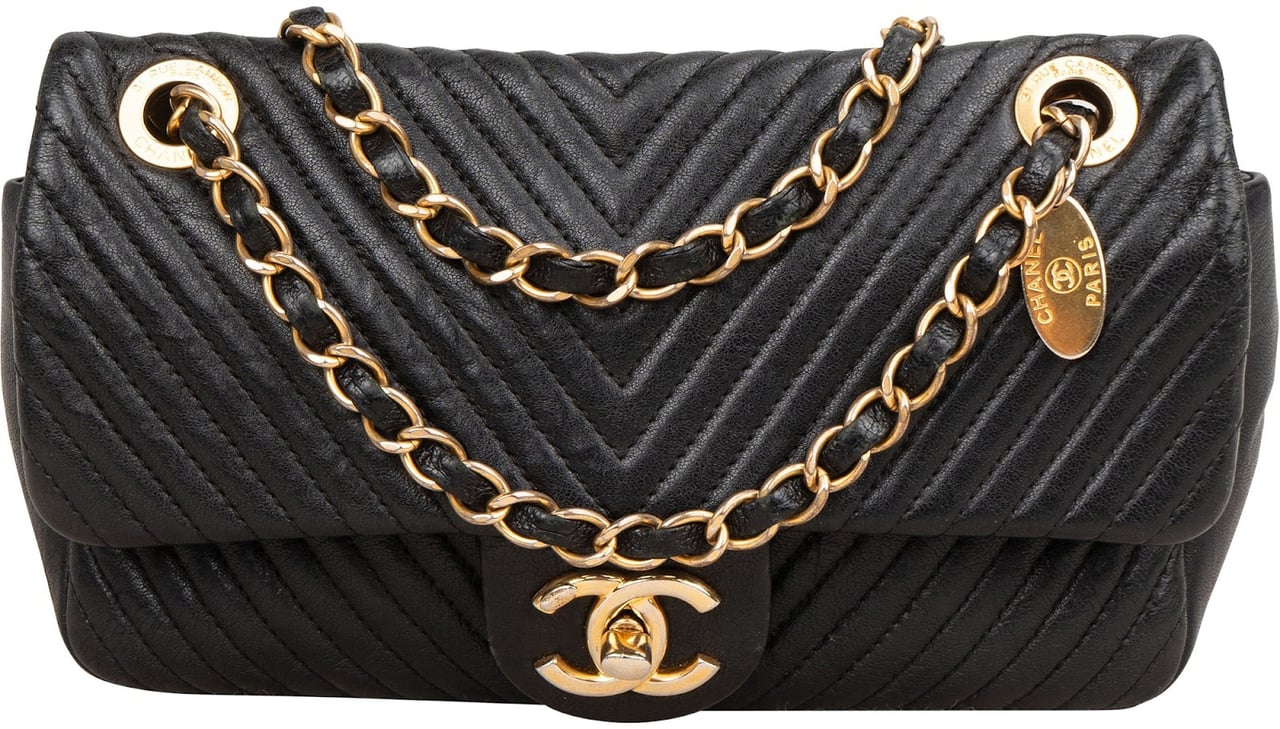 Chanel Quilted Lambskin Chevron Single Flap Crossbody Bag Zwart
