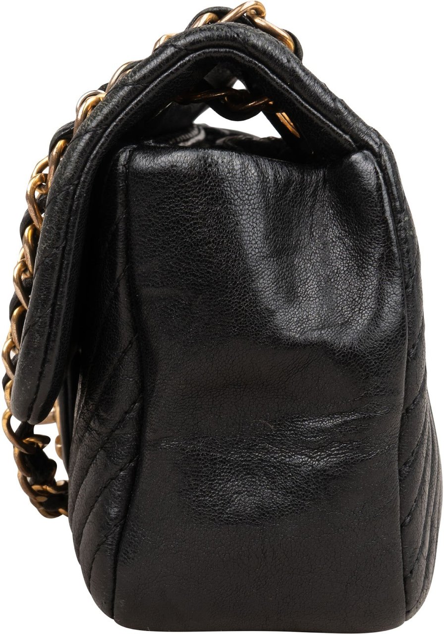 Chanel Quilted Lambskin Chevron Single Flap Crossbody Bag Zwart