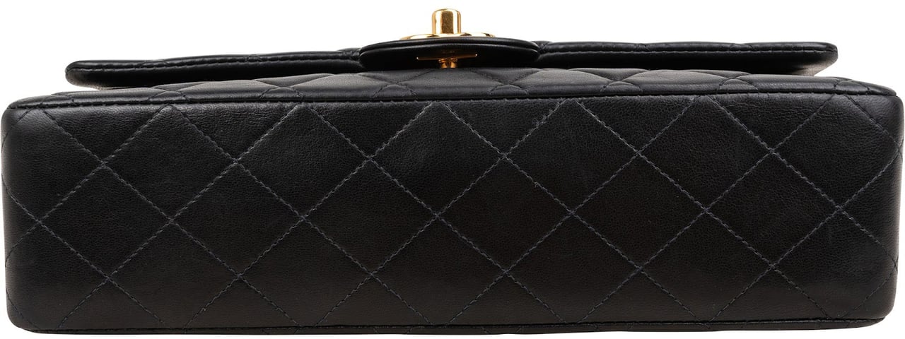 Chanel Quilted Lambskin Medium 24K Gold Double Flap Shoulder Bag Zwart