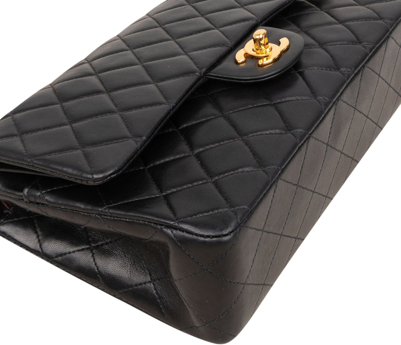 Chanel Quilted Lambskin Medium 24K Gold Double Flap Shoulder Bag Zwart