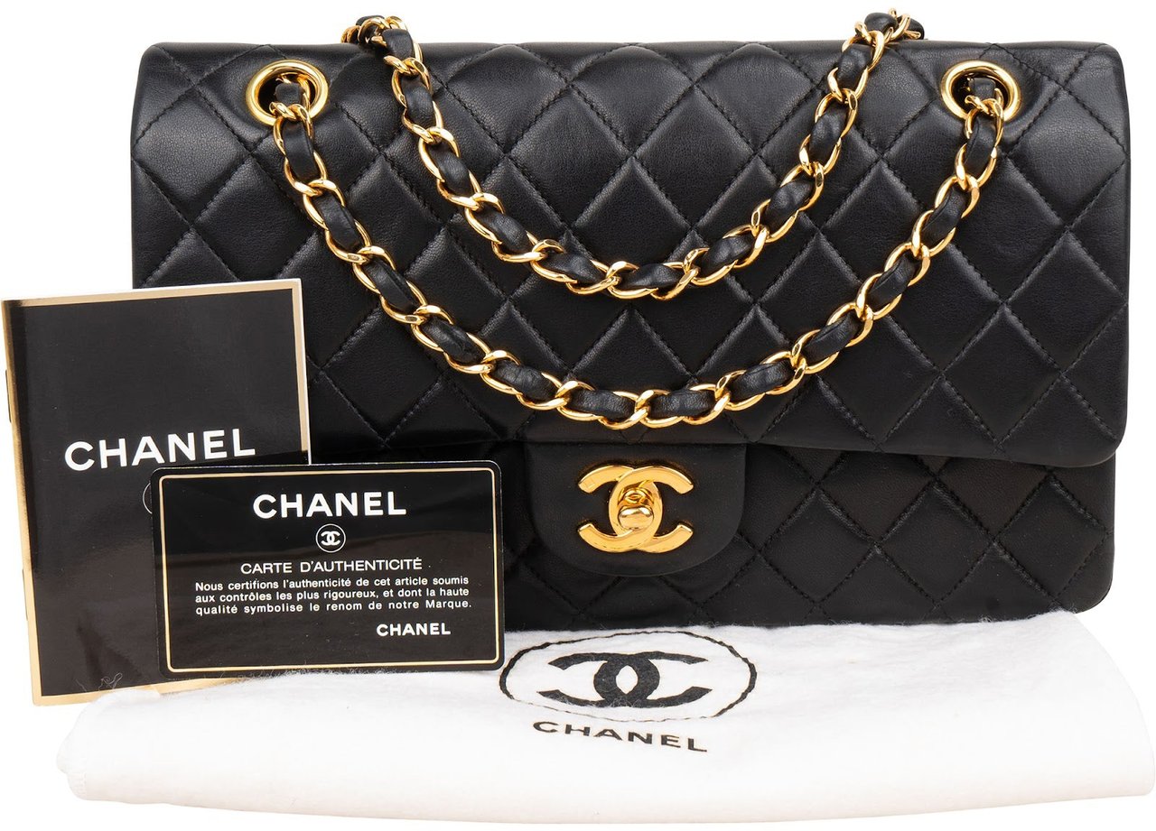 Chanel Quilted Lambskin Medium 24K Gold Double Flap Shoulder Bag Zwart
