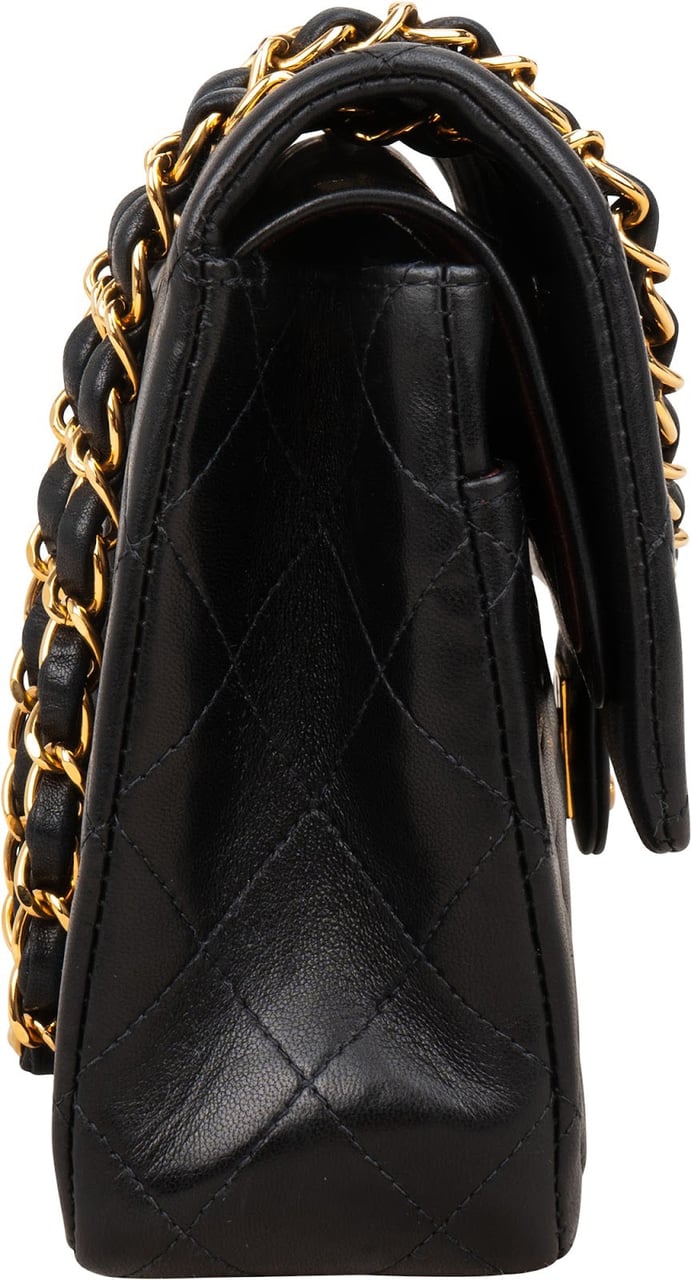 Chanel Quilted Lambskin Medium 24K Gold Double Flap Shoulder Bag Zwart