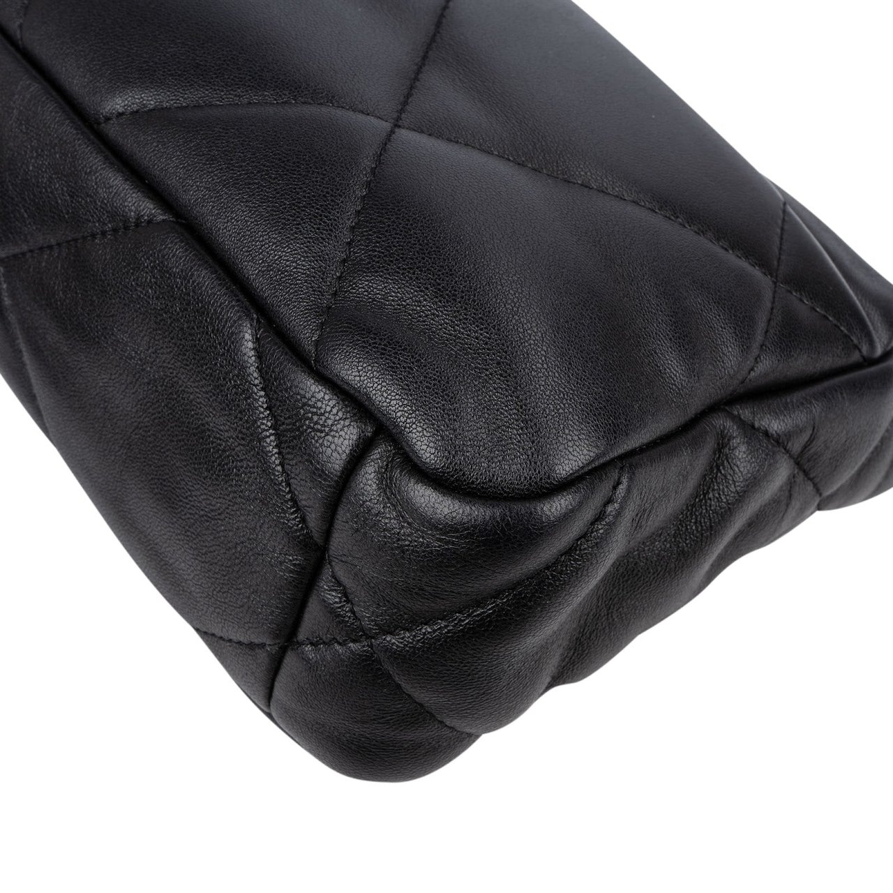 Chanel 19 Quilted Lambskin Leather Single Flap Crossbody Bag Zwart
