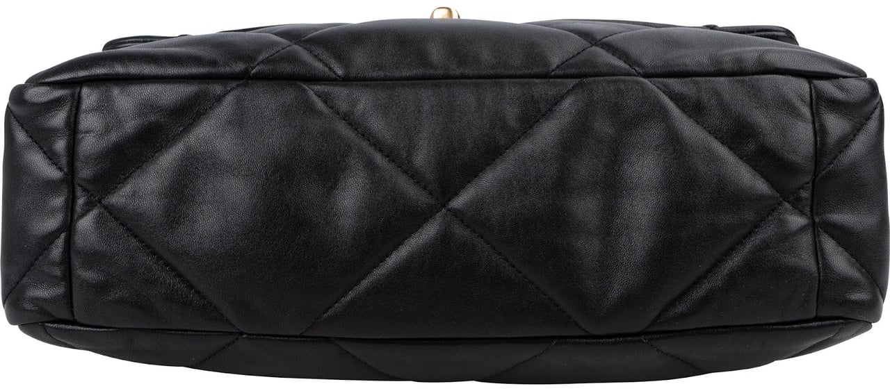 Chanel 19 Quilted Lambskin Leather Jumbo Single Flap Crossbody Bag Zwart