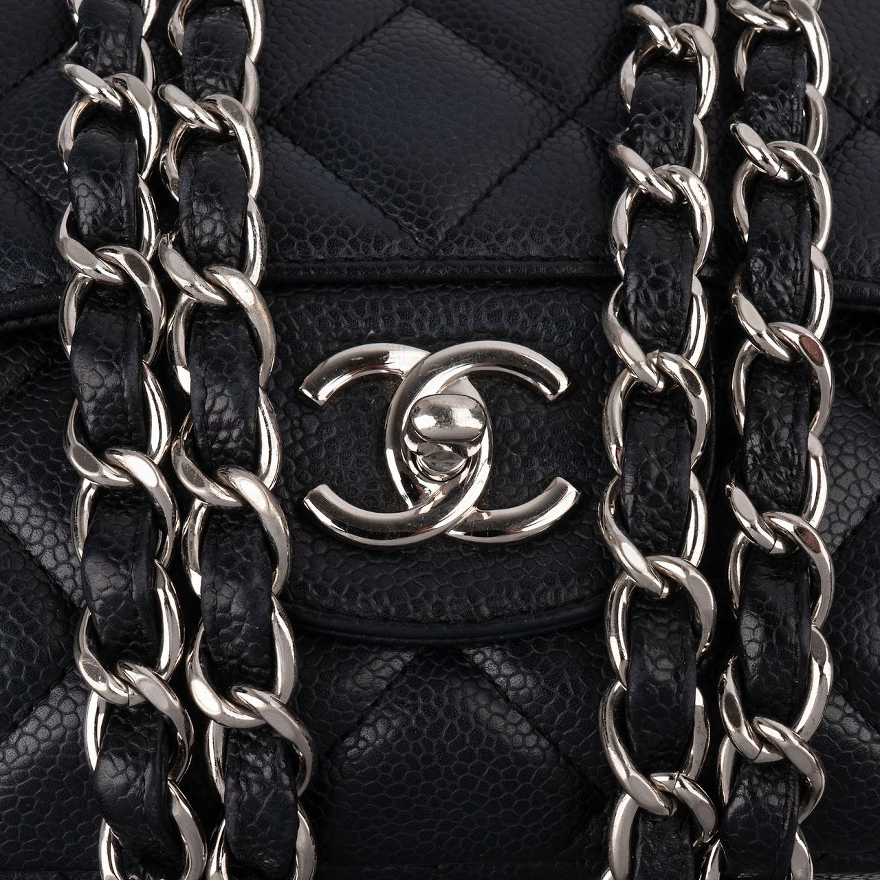 Chanel Quilted Caviar Leather Palladium Jumbo Single Flap Crossbody Bag Zwart
