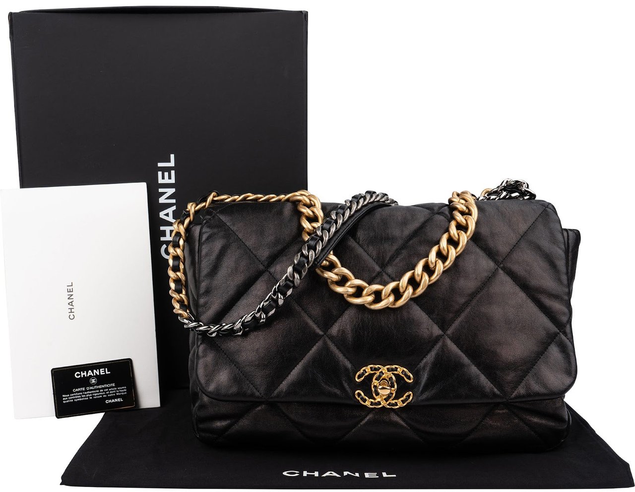 Chanel 19 Quilted Lambskin Leather Maxi Single Flap Shoulder Bag Zwart