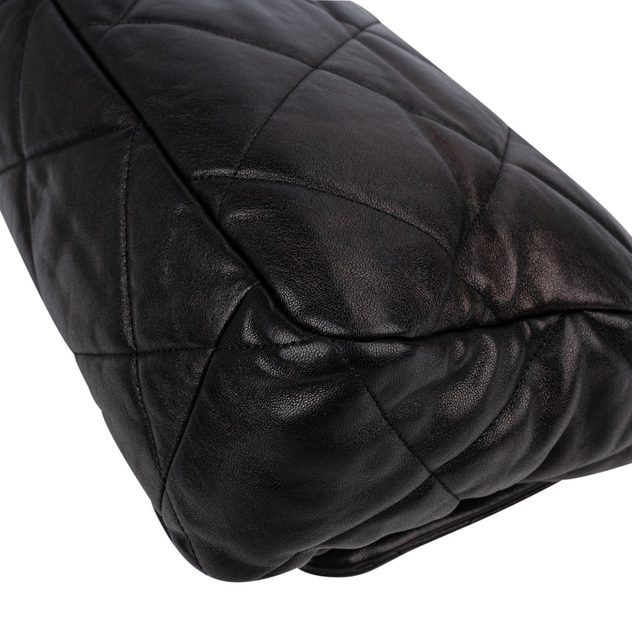 Chanel 19 Quilted Lambskin Leather Maxi Single Flap Shoulder Bag Zwart