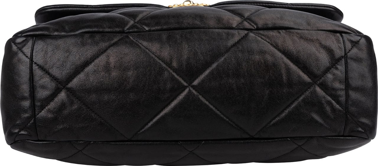 Chanel 19 Quilted Lambskin Leather Maxi Single Flap Shoulder Bag Zwart