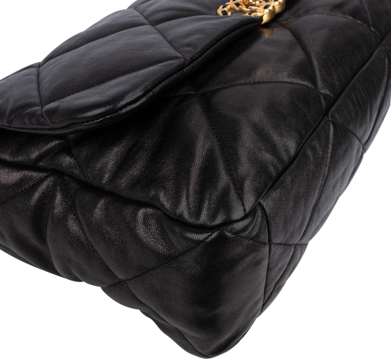 Chanel 19 Quilted Lambskin Leather Maxi Single Flap Shoulder Bag Zwart