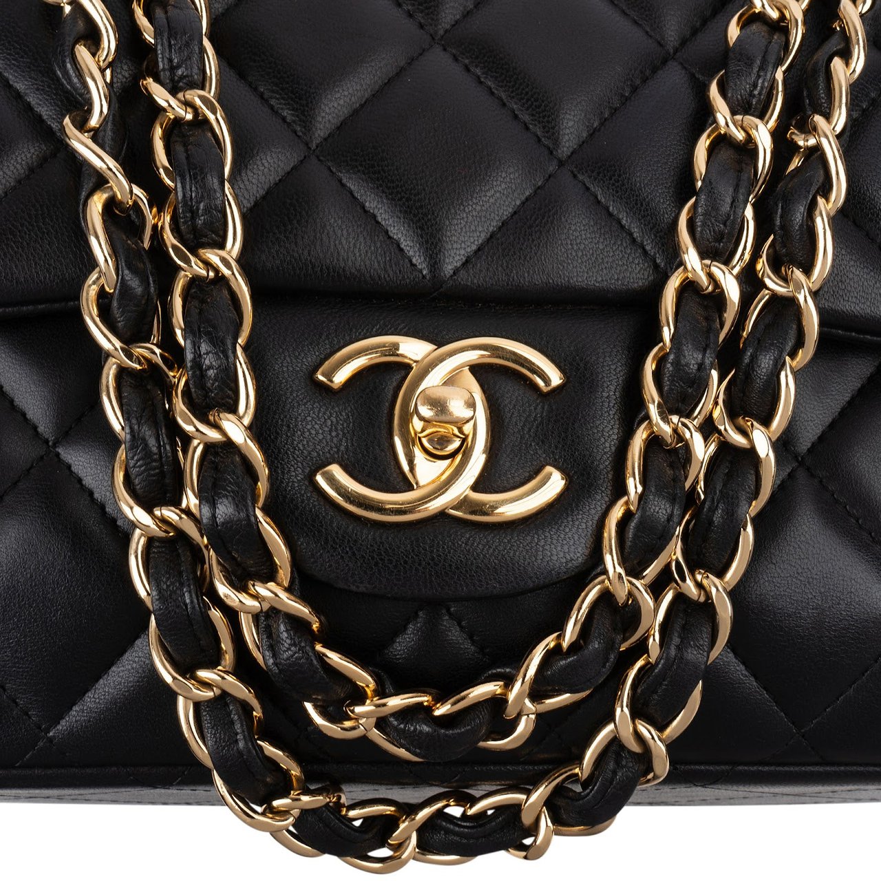 Chanel Quilted Lambskin Maxi Double Flap Crossbody Bag Zwart