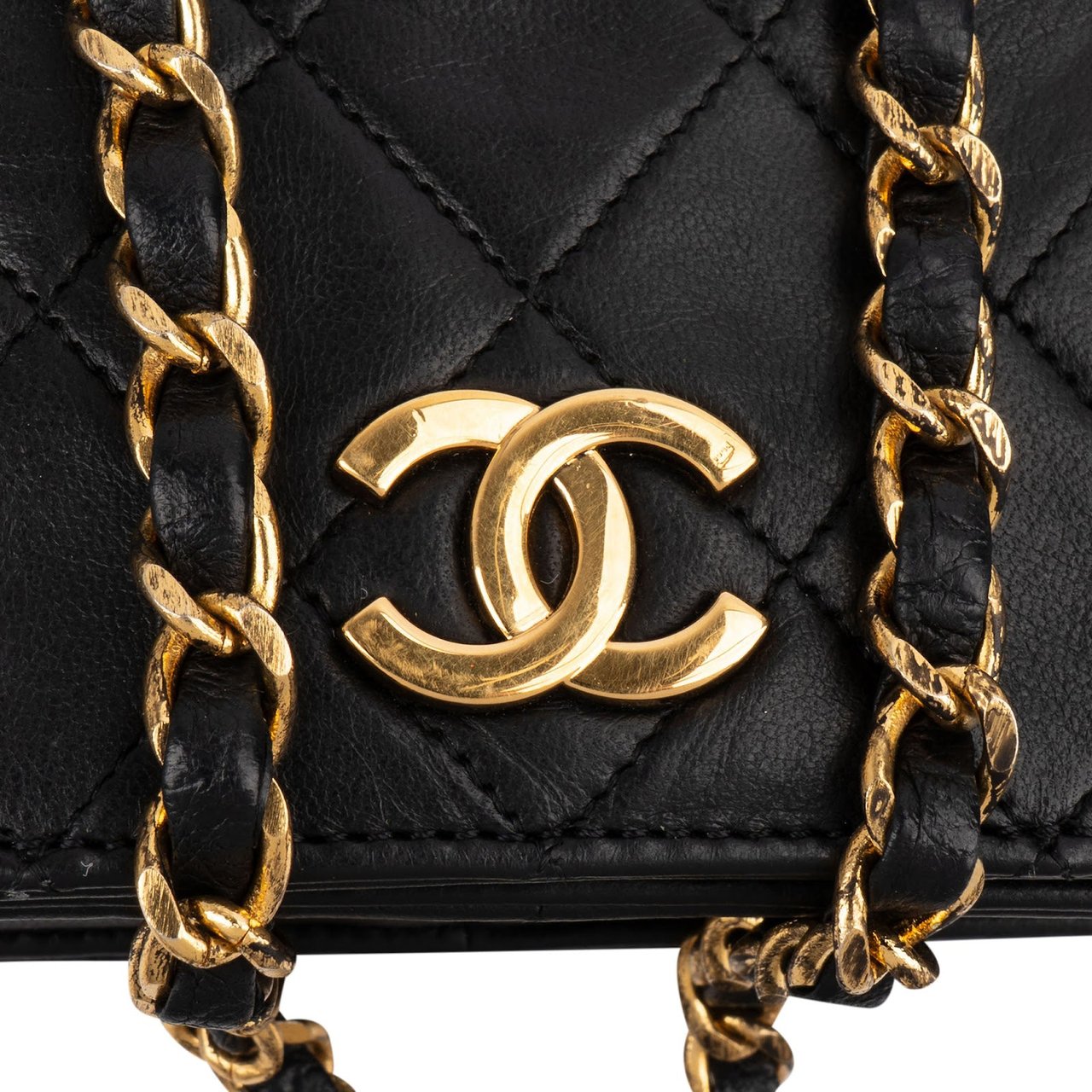 Chanel Quilted Lambskin Mini 24K Gold Single Flap Shoulder Bag Zwart