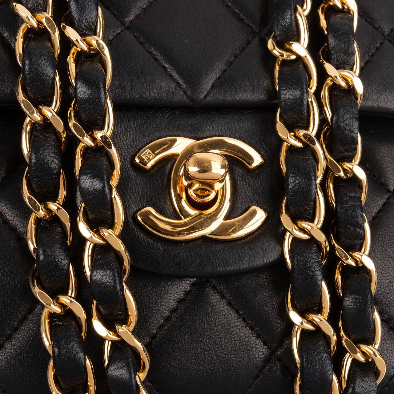 Chanel Quilted Lambskin 24K Gold Small Double Flap Shoulder Bag Zwart