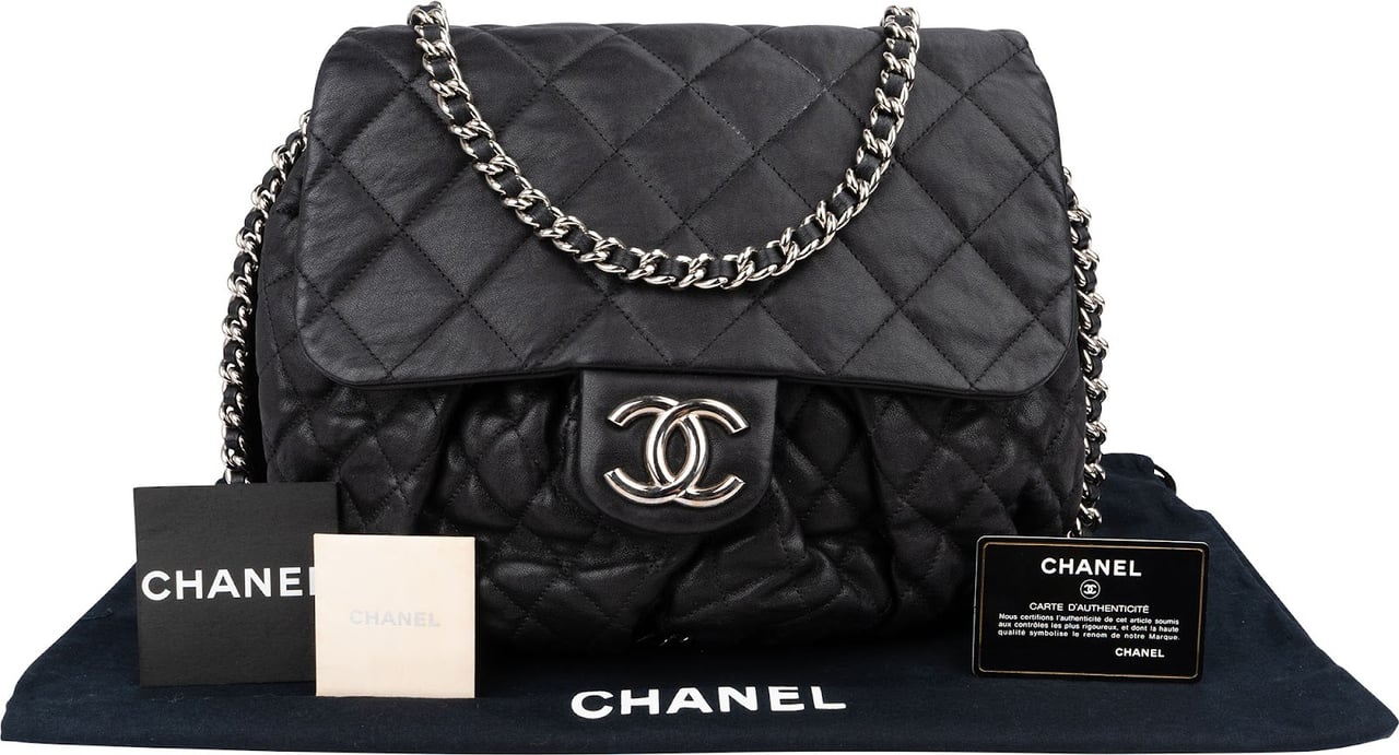 Chanel Quilted Lambskin Bubble Quilt Jumbo Single Flap Crossbody Bag Zwart