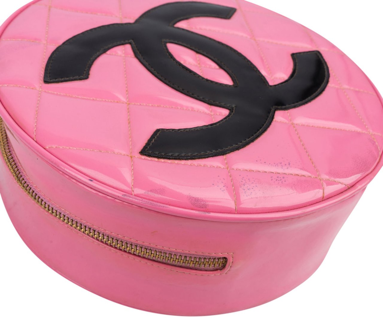 Chanel Iconic Quilted Patent Leather Round Vanity Handbag Rood