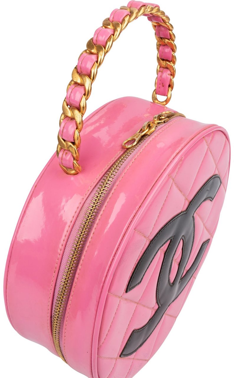 Chanel Iconic Quilted Patent Leather Round Vanity Handbag Rood