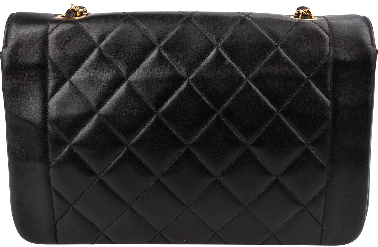 Chanel Quilted Lambskin 24K Gold Medium Diana Single Flap Crossbody Bag Zwart