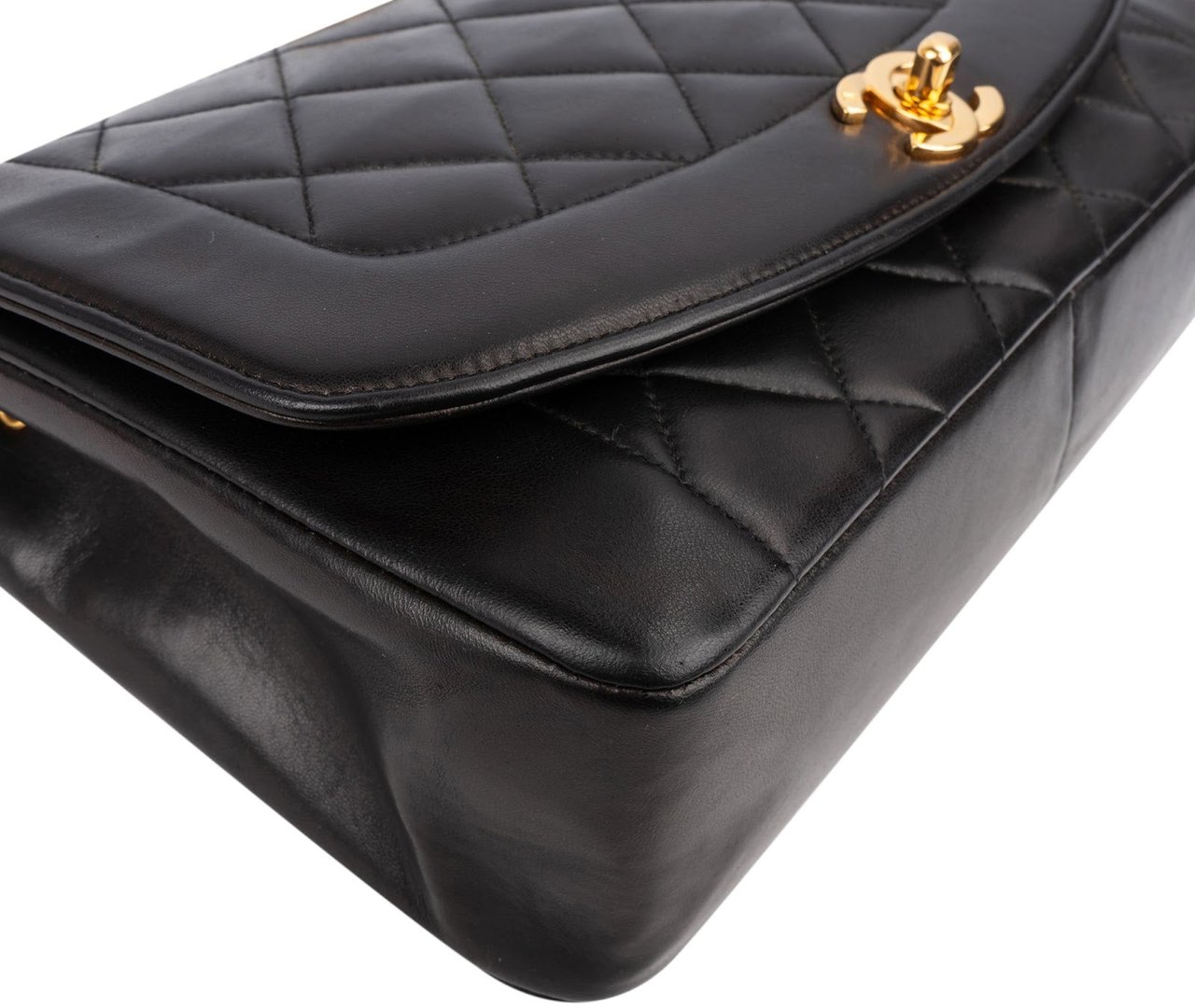 Chanel Quilted Lambskin 24K Gold Medium Diana Single Flap Crossbody Bag Zwart