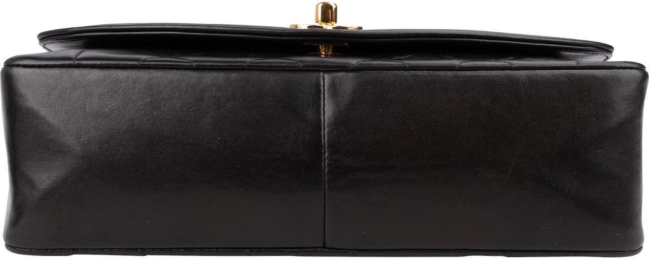 Chanel Quilted Lambskin 24K Gold Medium Diana Single Flap Crossbody Bag Zwart