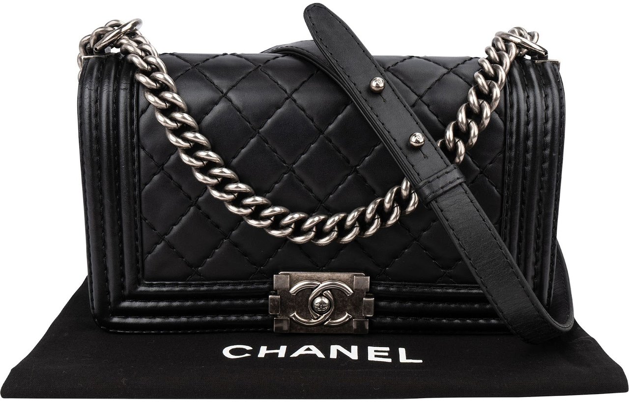 Chanel Quilted Lambskin Medium Boy Single Flap Crossbody Bag Zwart