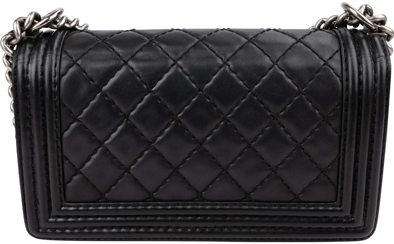 Chanel Quilted Lambskin Medium Boy Single Flap Crossbody Bag Zwart